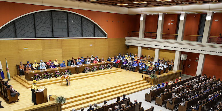 TELNOR-renueva-la-iluminacion-del-salon-de-actos-de-Paraninfo-de-la-Universidad-de-Cantabria.